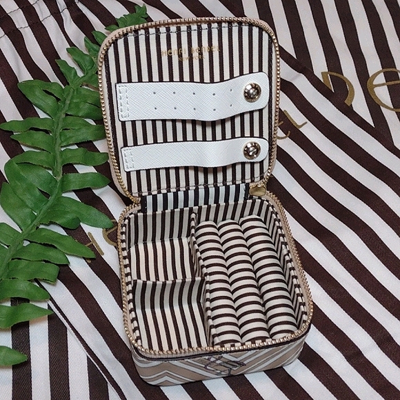 Rare Henri Bendel Flamingo travel jewelry case - Picture 3 of 10